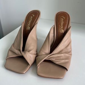 NUDE HEELED SANDALS - SIZE 8